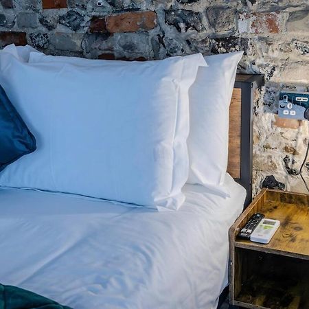 Aparotel Serviced Apartments - Stonehenge, Amesbury Town Centre Eksteriør billede