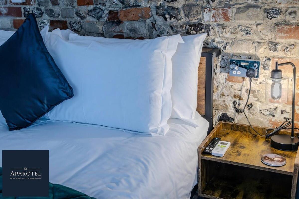 Aparotel Serviced Apartments - Stonehenge, Amesbury Town Centre Eksteriør billede