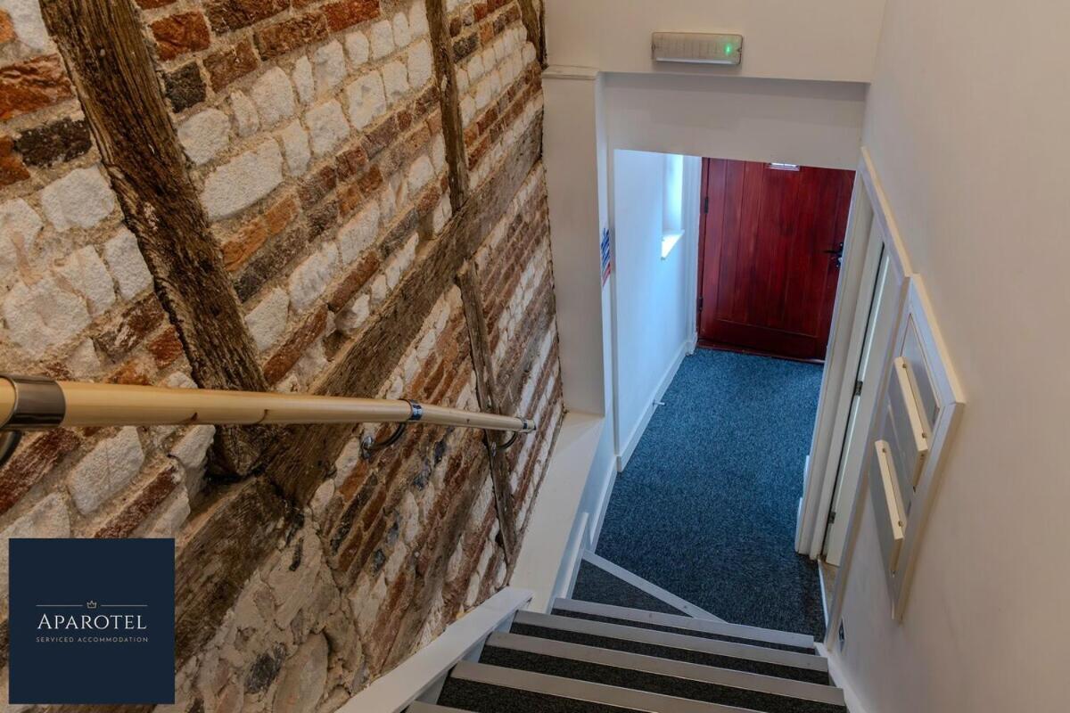 Aparotel Serviced Apartments - Stonehenge, Amesbury Town Centre Værelse billede