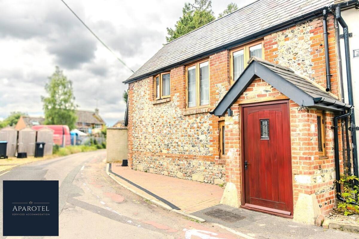Aparotel Serviced Apartments - Stonehenge, Amesbury Town Centre Værelse billede